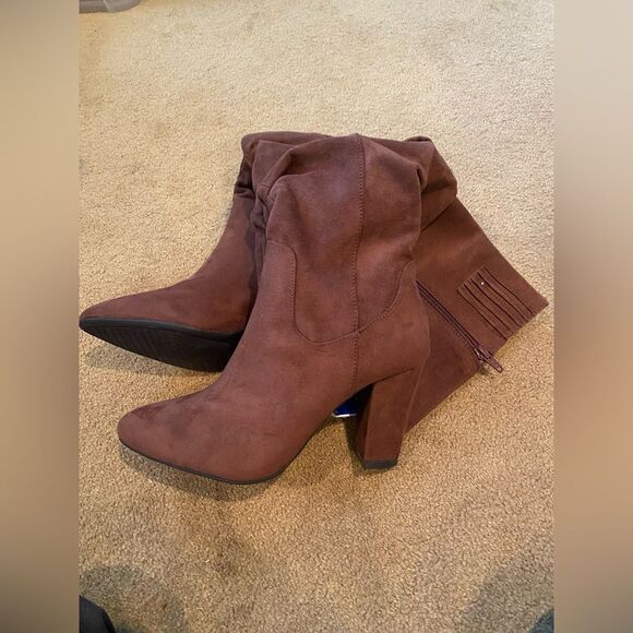 Womens Brown Compassion Pointed Toe  Slouch Boot 7.5M NWOB - Picture 1 of 12